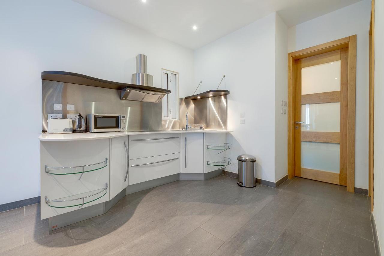 Ferienwohnung Unbeatable Location Valletta And Harbour Views Sliema Exterior foto