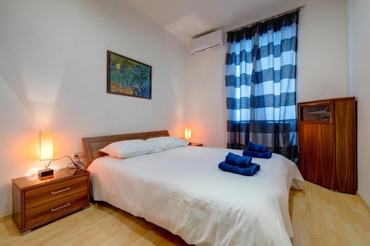 Ferienwohnung Unbeatable Location Valletta And Harbour Views Sliema Exterior foto