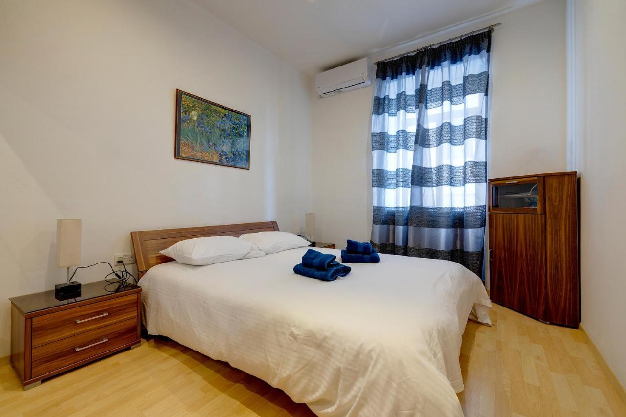 Ferienwohnung Unbeatable Location Valletta And Harbour Views Sliema Exterior foto