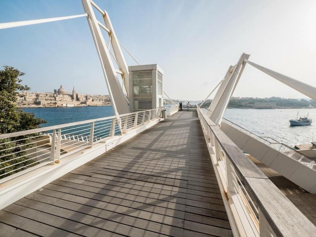 Ferienwohnung Unbeatable Location Valletta And Harbour Views Sliema Exterior foto