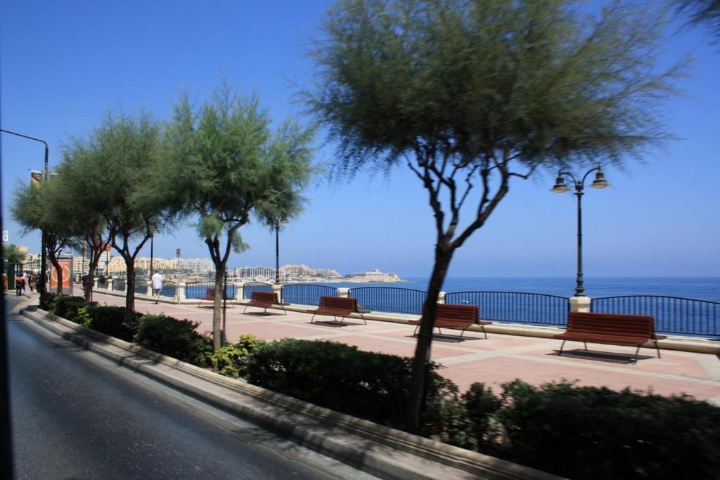 Ferienwohnung Unbeatable Location Valletta And Harbour Views Sliema Exterior foto