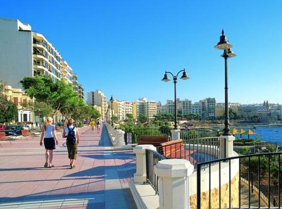 Ferienwohnung Unbeatable Location Valletta And Harbour Views Sliema Exterior foto